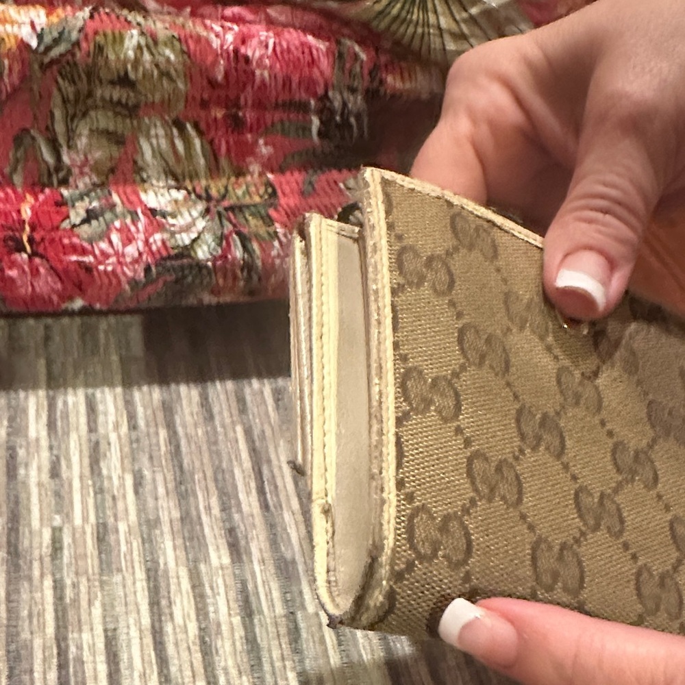 Gucci Beige and Brown Monogram Wallet - Picture 6 of 7